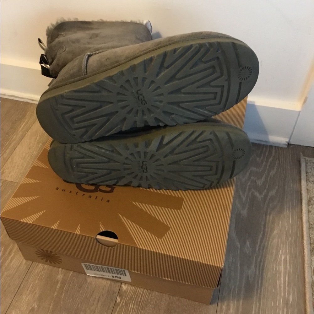 Ugg Gray Shoes with bow at the back Size 10 $150 - Picture 5 of 11